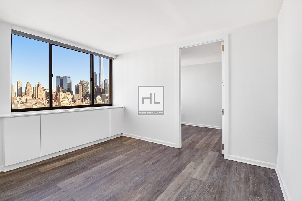 West 43 Street - Photo 6