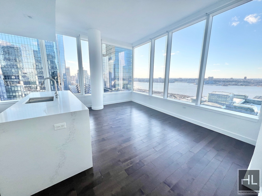West 36 Street - Photo 4