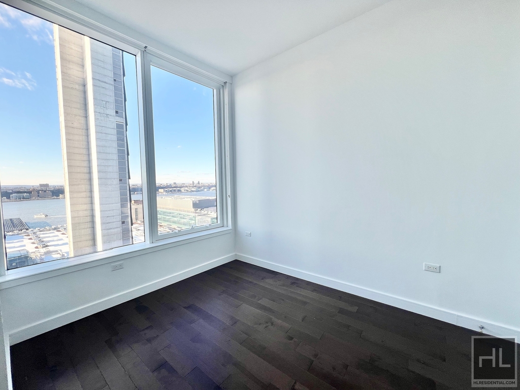 West 36 Street - Photo 2