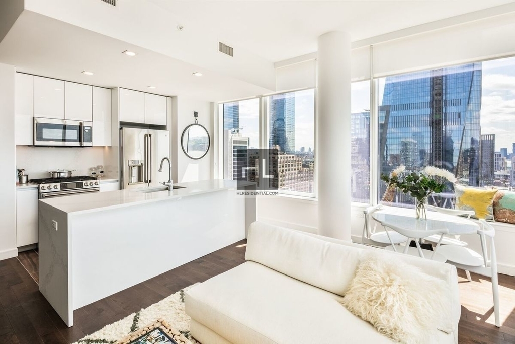 West 36th Street - Photo 0