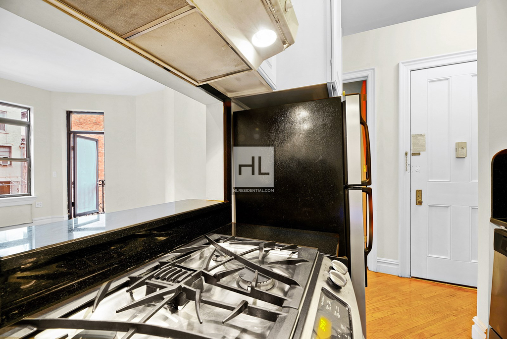 West 54 Street - Photo 2