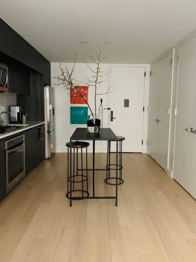West 52nd Street - Photo 2