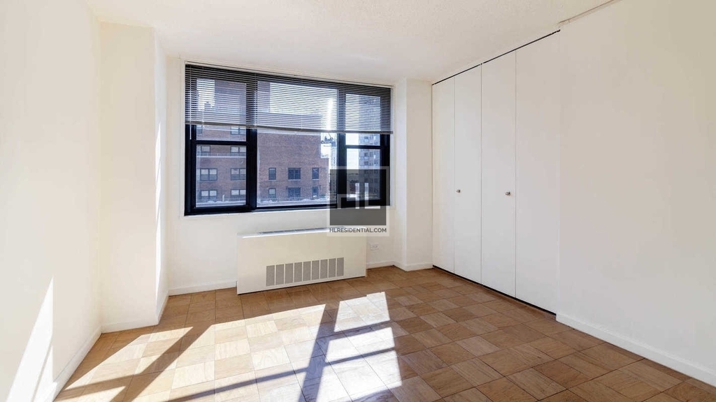 East 40th Street - Photo 1