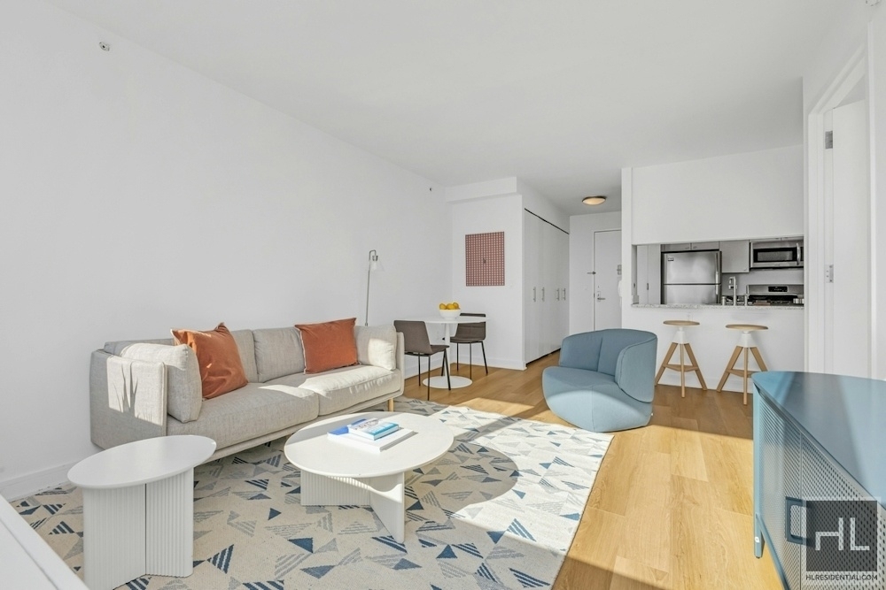 Crescent Street - Photo 1