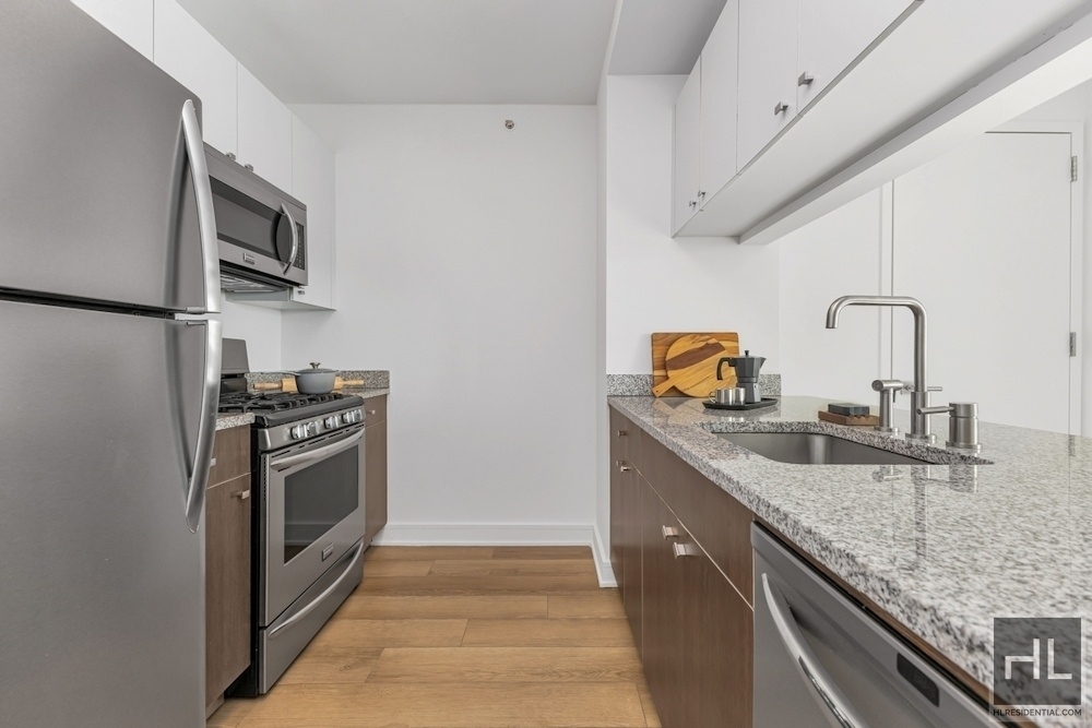 Crescent Street - Photo 0