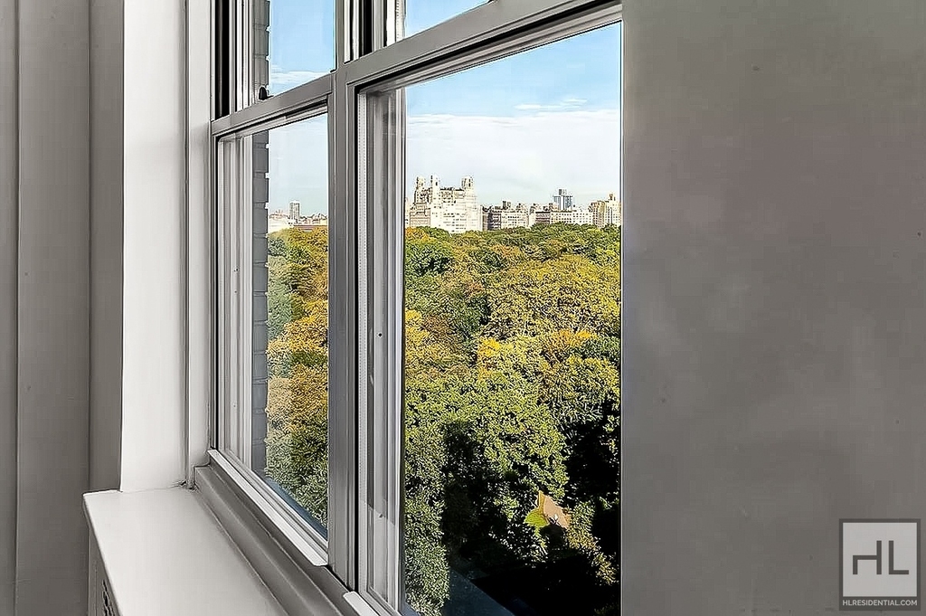 Fifth Avenue - Photo 1