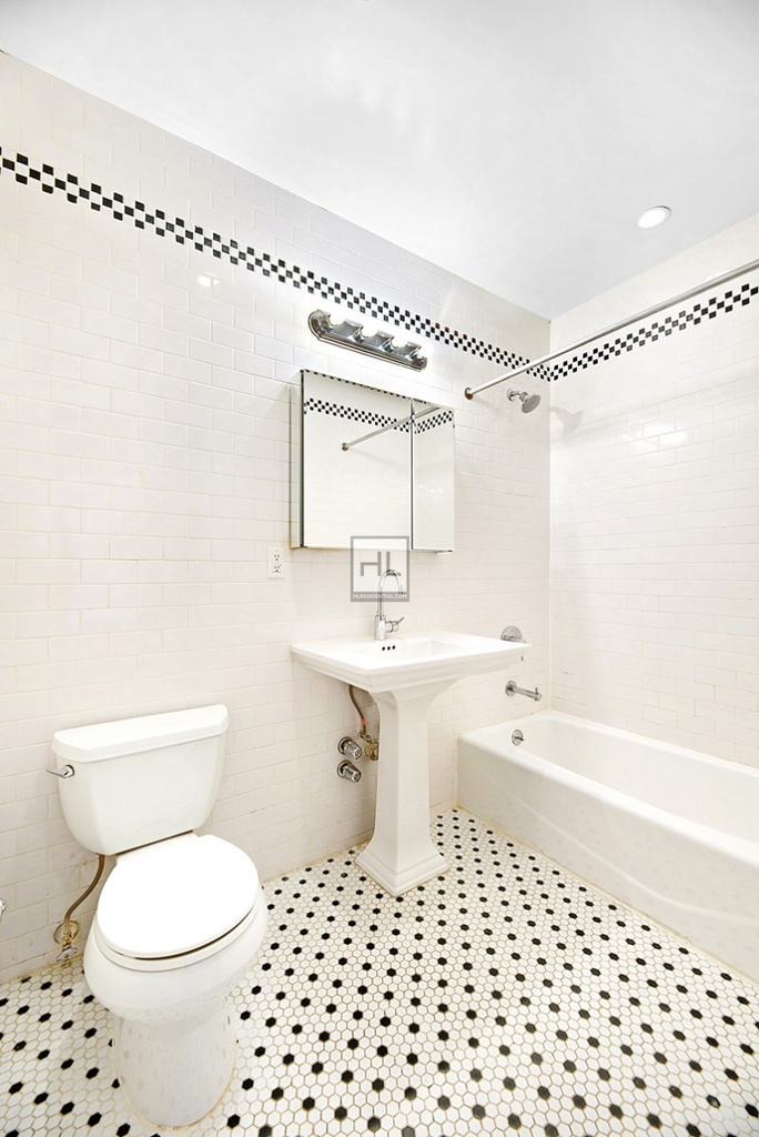 West 45 Street - Photo 4