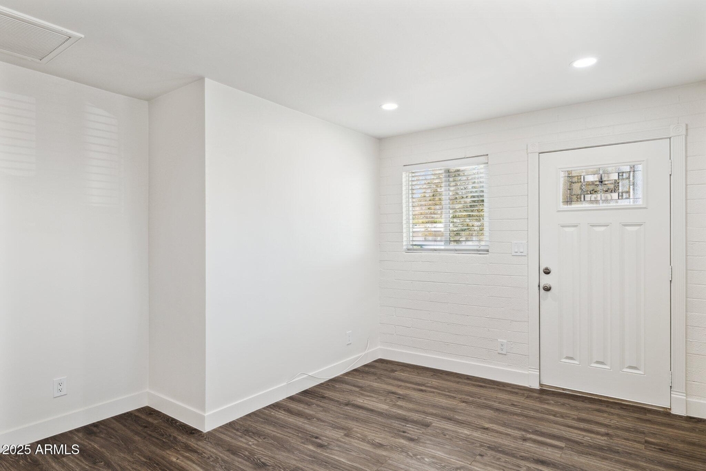 1542 E Turquoise Avenue - Photo 2