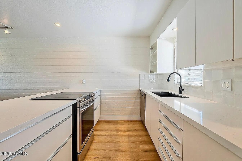 3737 E Turney Avenue - Photo 4