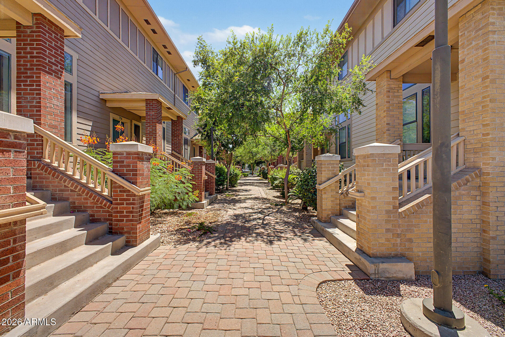 712 S Beck Avenue - Photo 2