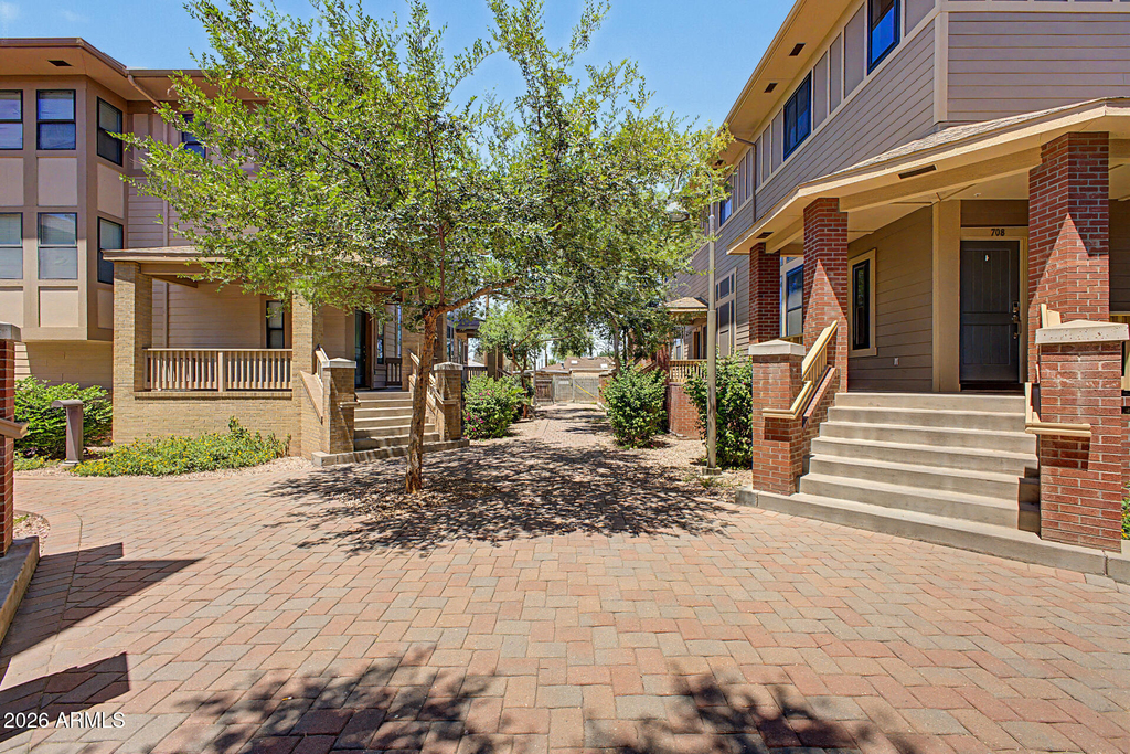 712 S Beck Avenue - Photo 4