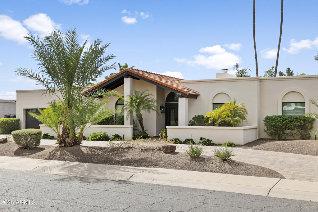 6031 E Ludlow Drive - Photo 0