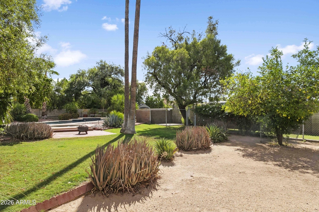 6031 E Ludlow Drive - Photo 5
