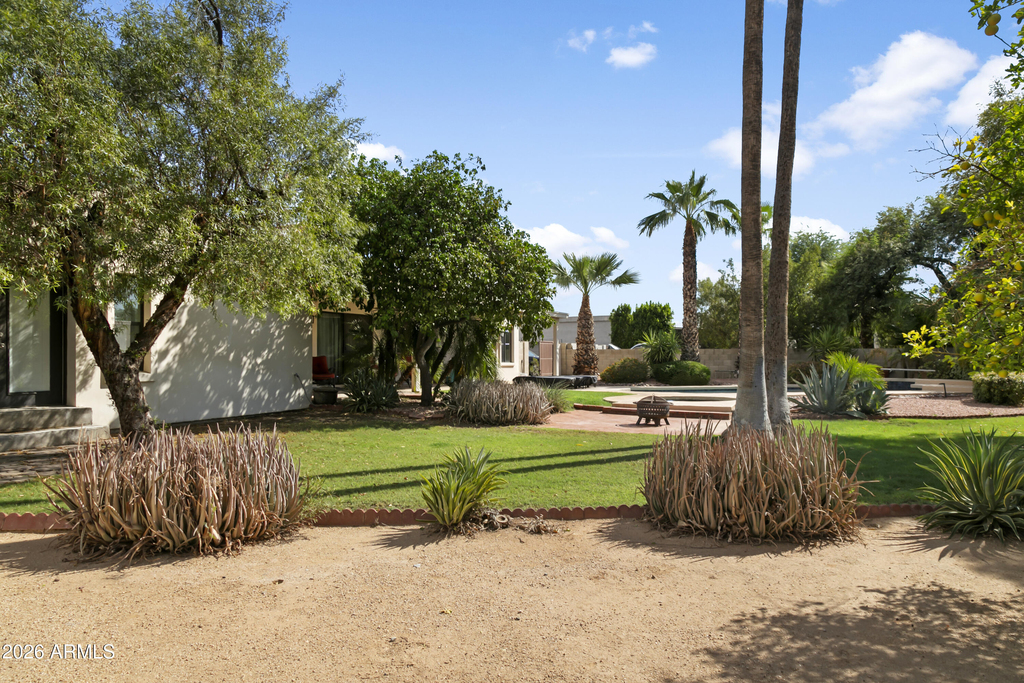 6031 E Ludlow Drive - Photo 4