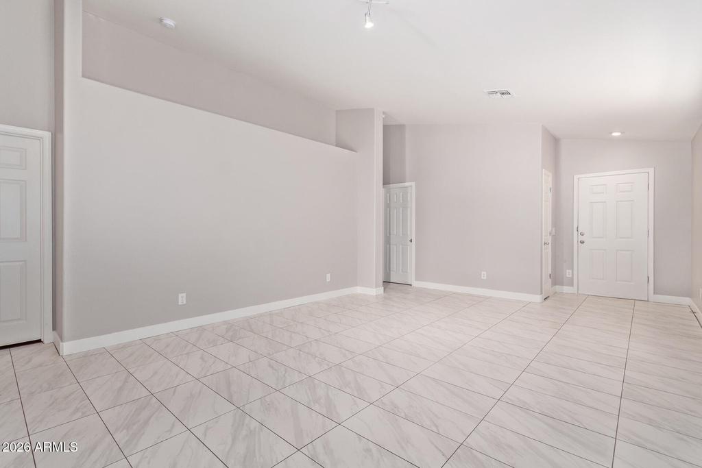 11386 W Lincoln Street - Photo 5