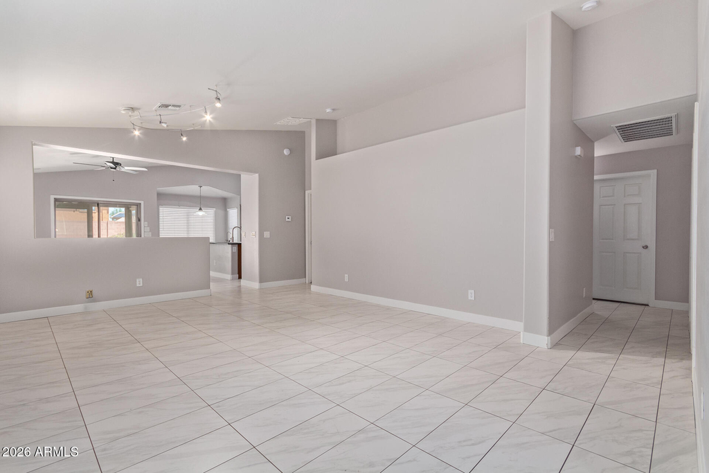 11386 W Lincoln Street - Photo 6