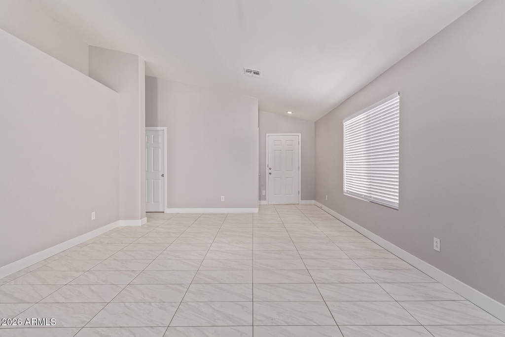 11386 W Lincoln Street - Photo 4