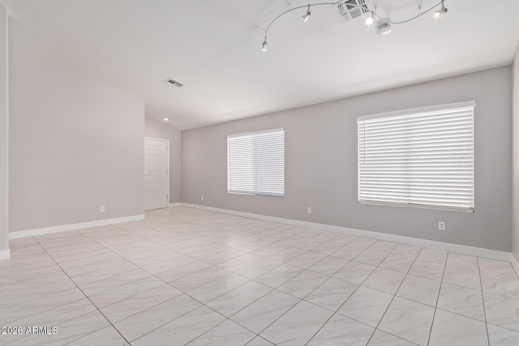 11386 W Lincoln Street - Photo 3