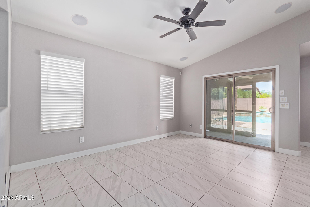 11386 W Lincoln Street - Photo 10