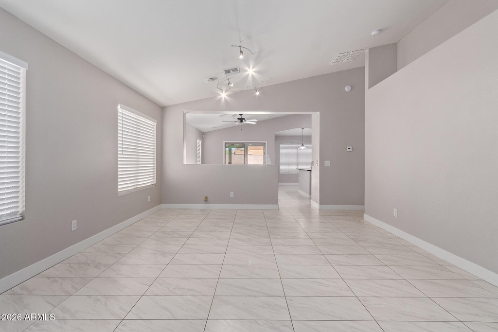 11386 W Lincoln Street - Photo 9