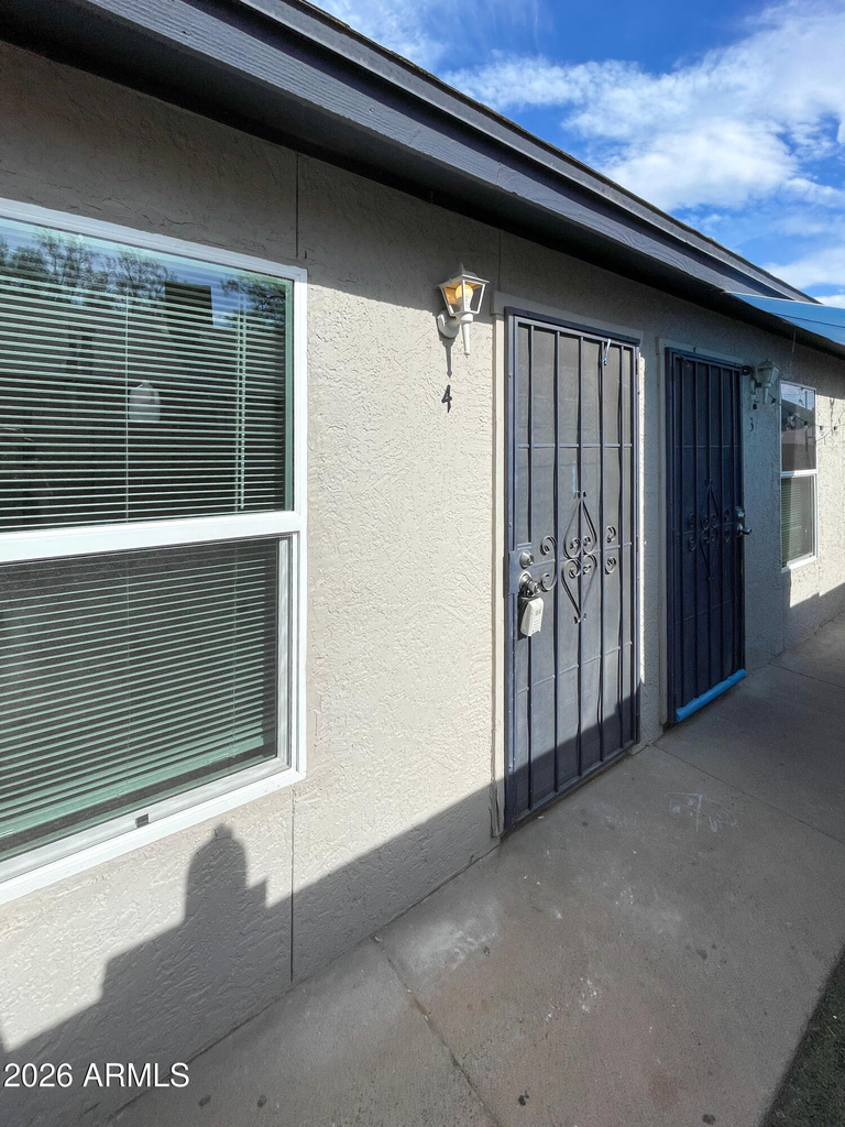 1421 E Fillmore Street - Photo 2
