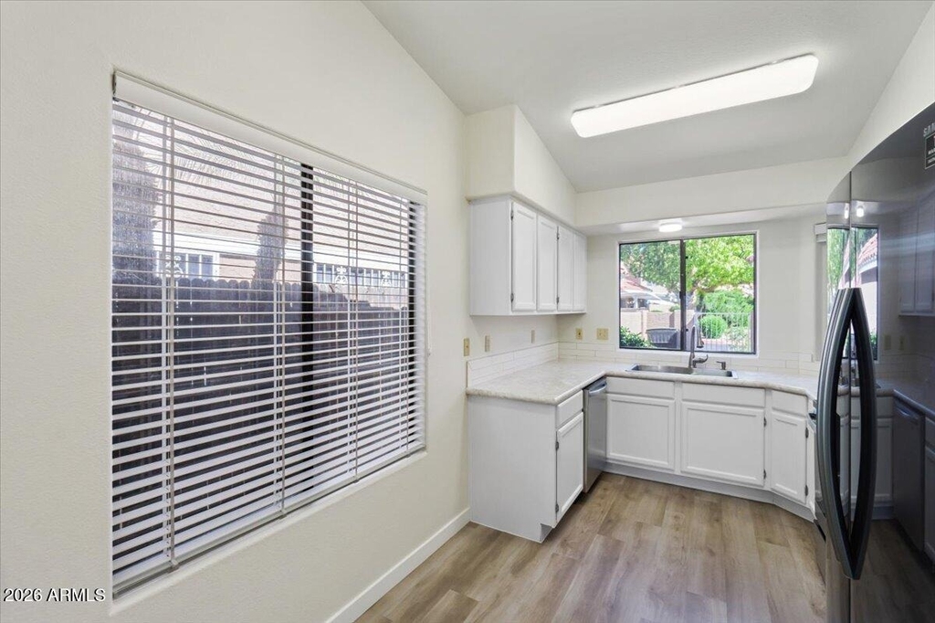 3510 E Hampton Avenue - Photo 9