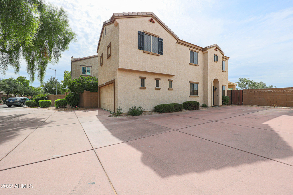 3039 W Los Gatos Drive - Photo 0