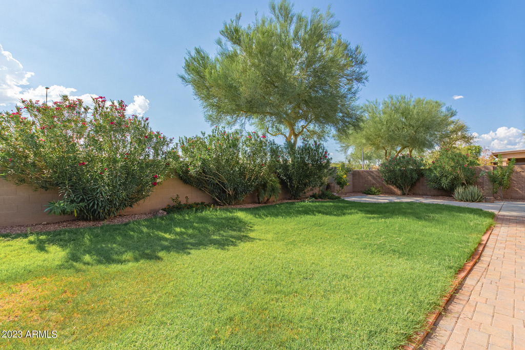 11826 N 146th Avenue - Photo 35