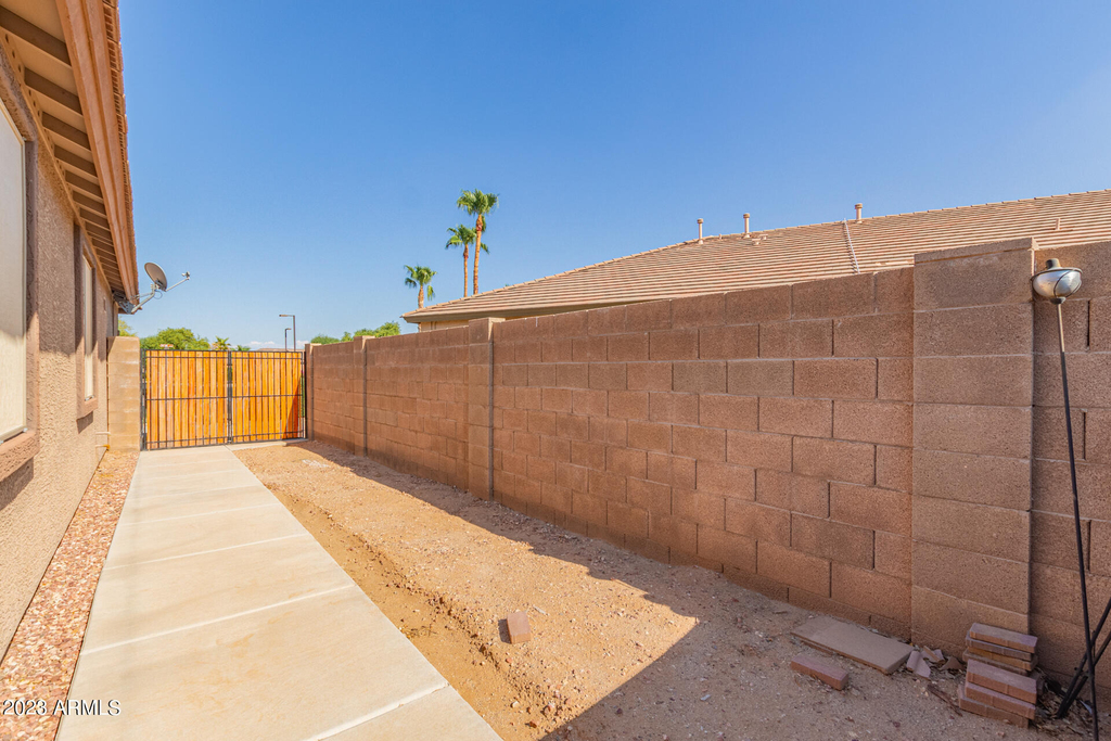 11826 N 146th Avenue - Photo 34