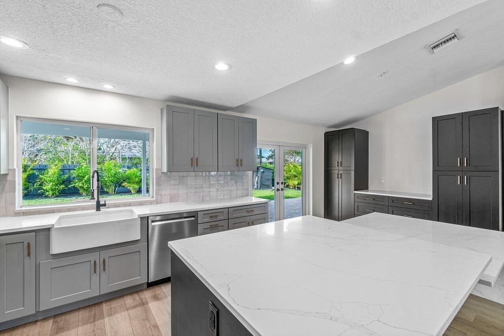 4593 Ellwood Drive - Photo 8