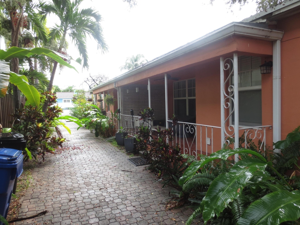 1609 Ne 4th Court - Photo 1