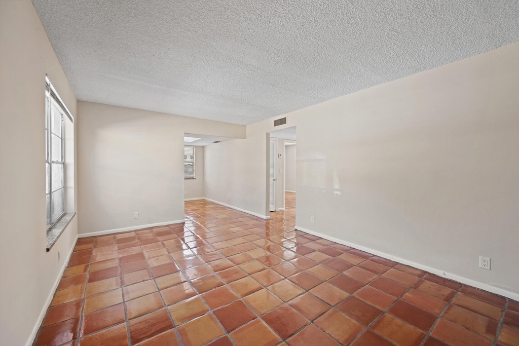 2707 Vandiver Drive - Photo 2