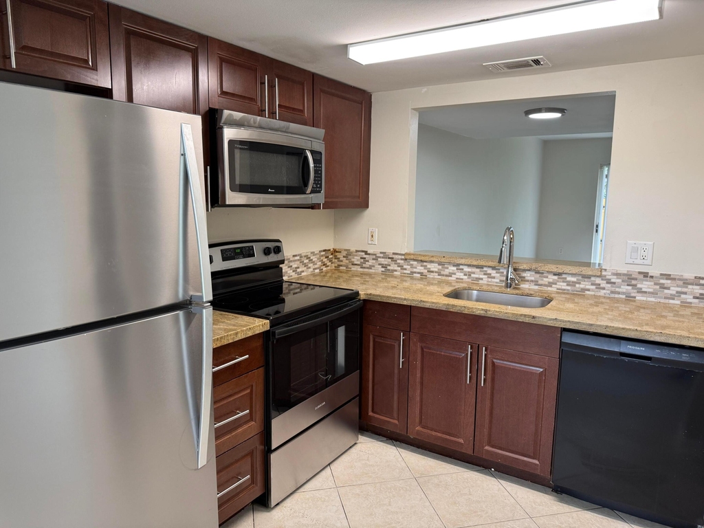 3817 Nw 90th Avenue - Photo 4
