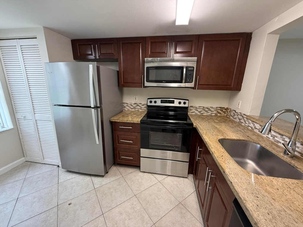 3817 Nw 90th Avenue - Photo 2