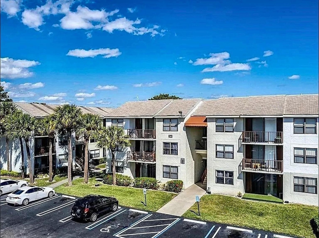 752 Executive Center Drive - Photo 0