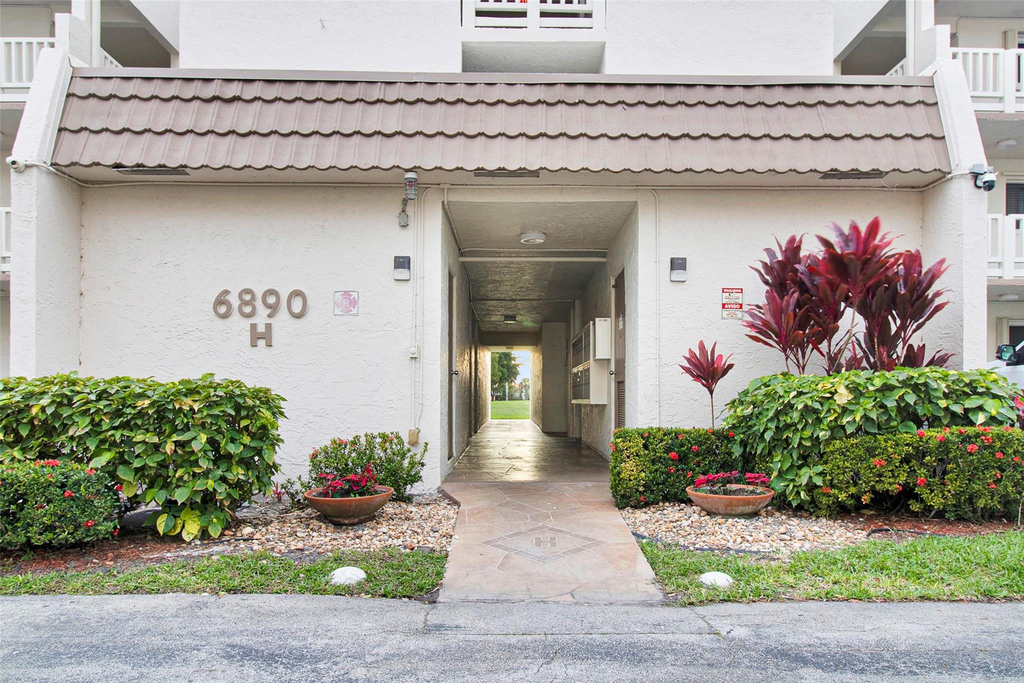 6890 Royal Palm Boulevard - Photo 29