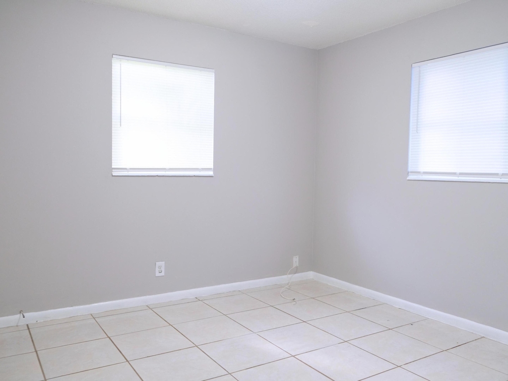 401 Silver Beach Road - Photo 9
