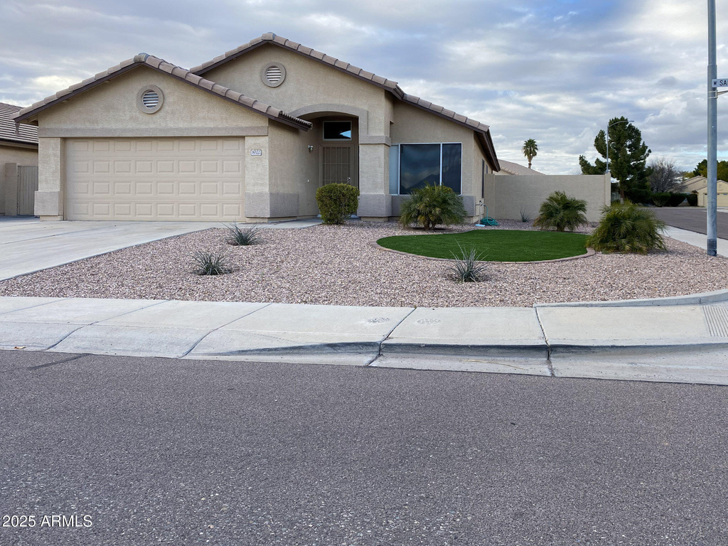 8022 W Salter Drive - Photo 0