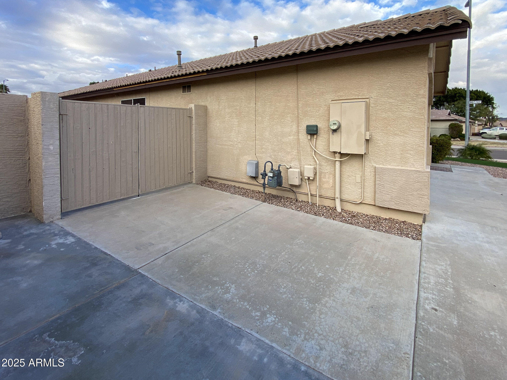 8022 W Salter Drive - Photo 2