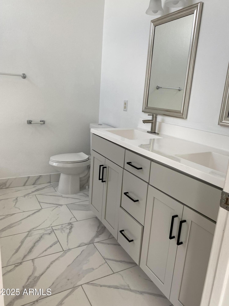 8022 W Salter Drive - Photo 17