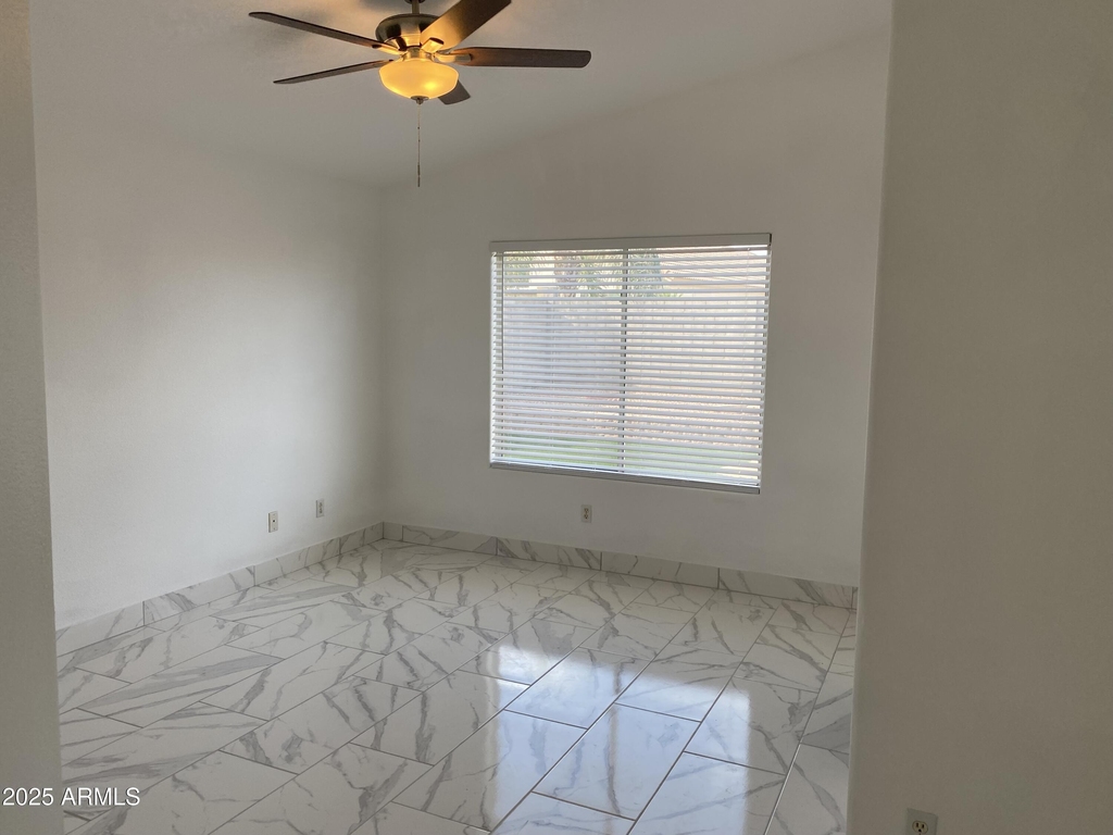 8022 W Salter Drive - Photo 16
