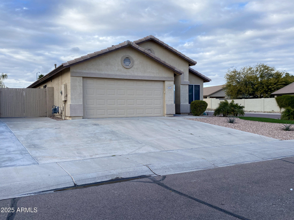 8022 W Salter Drive - Photo 1
