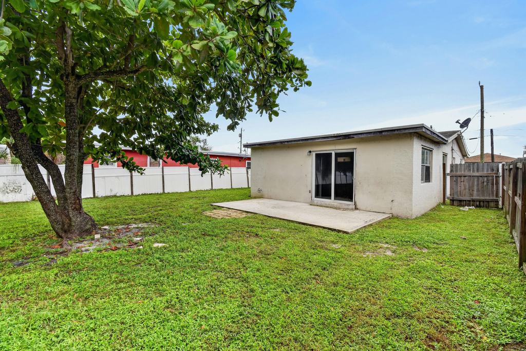 1037 W 28th Street - Photo 33