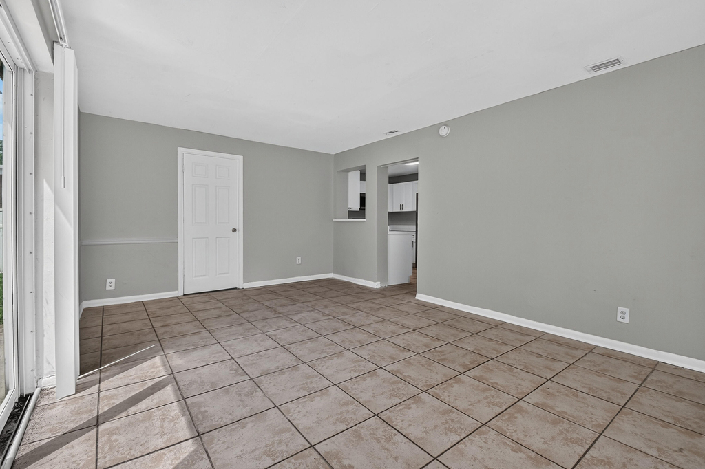 1037 W 28th Street - Photo 10