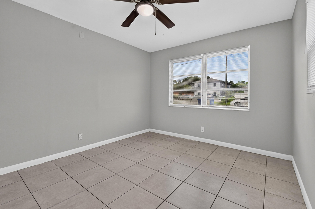 1037 W 28th Street - Photo 13