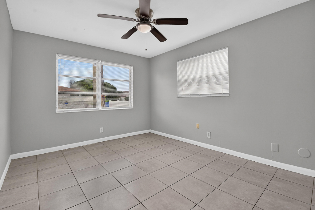 1037 W 28th Street - Photo 12