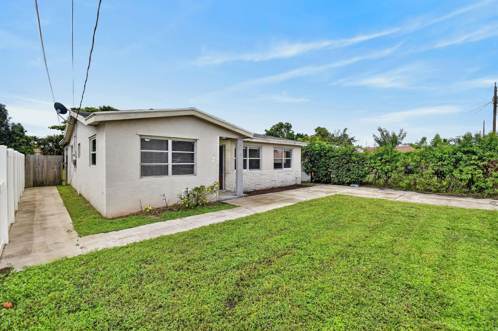 1037 W 28th Street - Photo 30