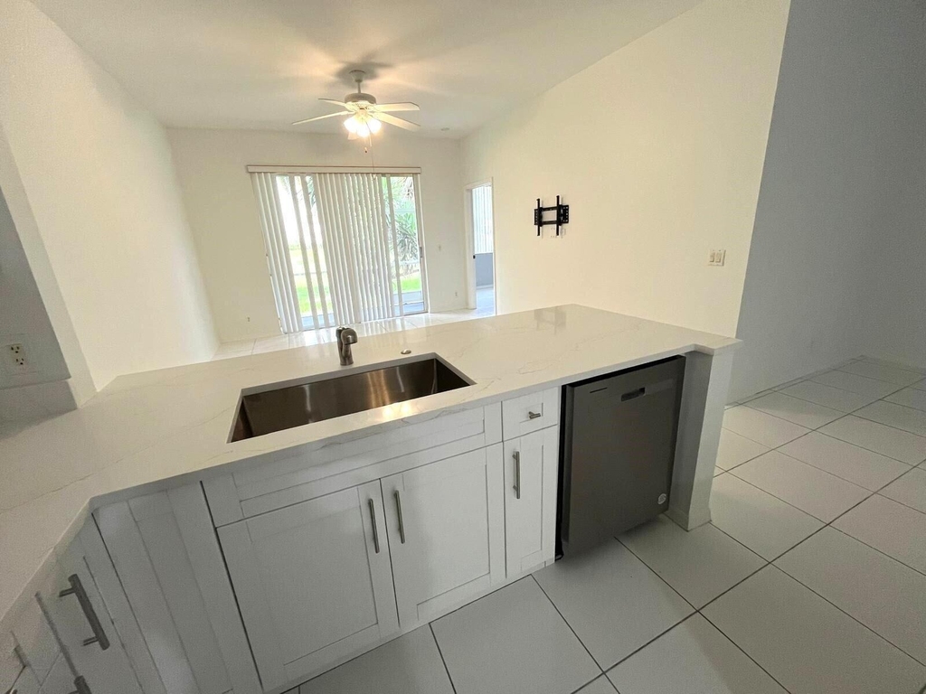 3166 Via Poinciana - Photo 11