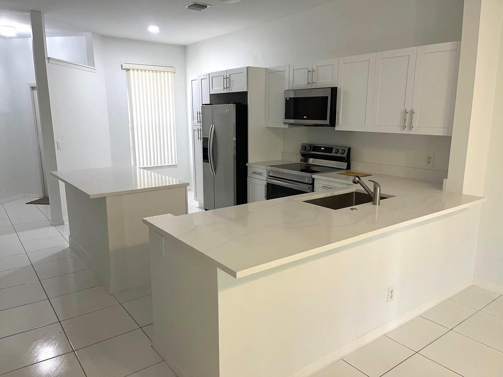 3166 Via Poinciana - Photo 4