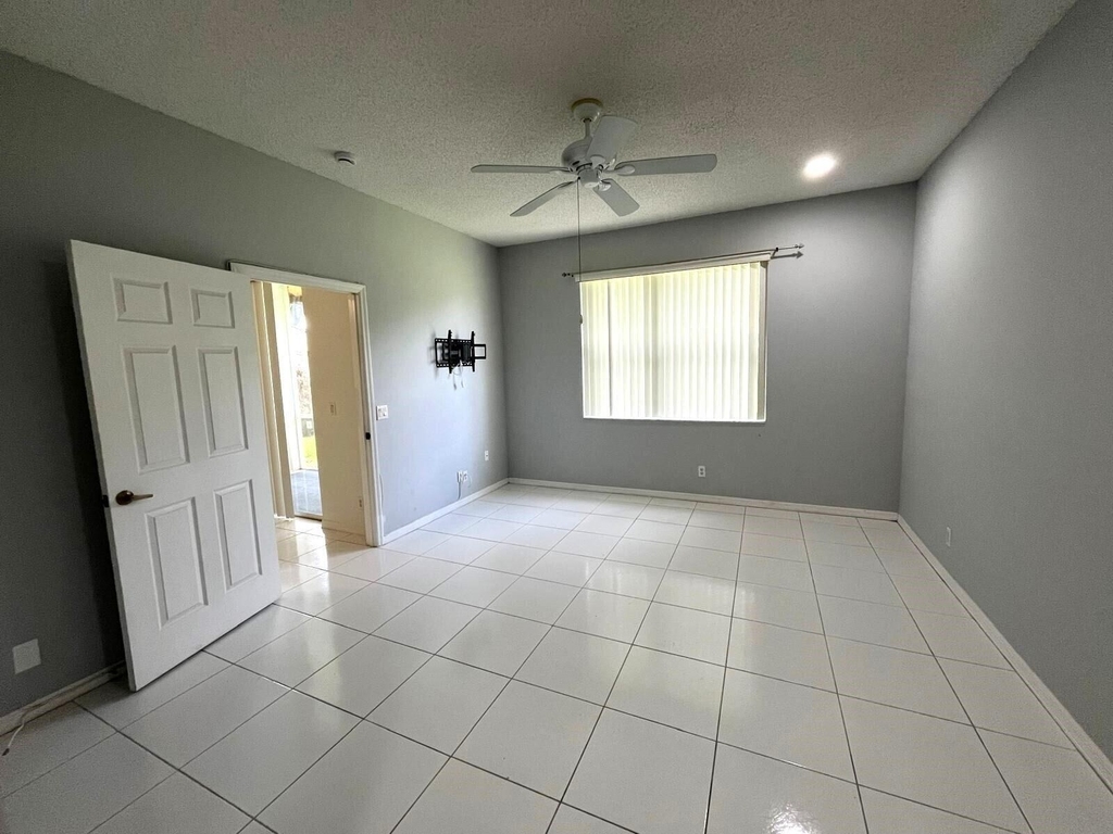 3166 Via Poinciana - Photo 14